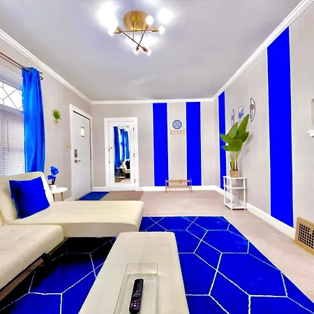 The Sapphire Haven - Your Old Brooklyn Oasis Awaits Families, Couples, Business Travelers Near Downtown With Parking, 300 Mb Wifi & Self Check-In Cleveland Exterior photo