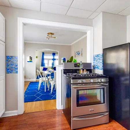 The Sapphire Haven - Your Old Brooklyn Oasis Awaits Families, Couples, Business Travelers Near Downtown With Parking, 300 Mb Wifi & Self Check-In Cleveland Exterior photo