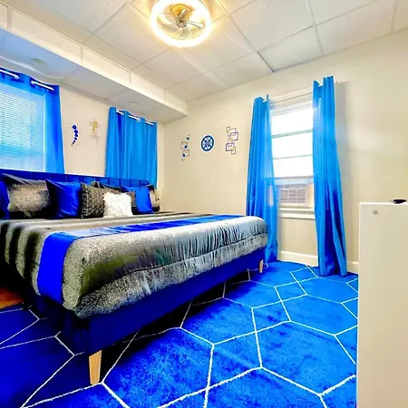 The Sapphire Haven - Your Old Brooklyn Oasis Awaits Families, Couples, Business Travelers Near Downtown With Parking, 300 Mb Wifi & Self Check-In Cleveland Exterior photo