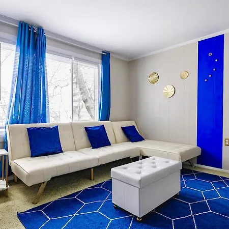 The Sapphire Haven - Your Old Brooklyn Oasis Awaits Families, Couples, Business Travelers Near Downtown With Parking, 300 Mb Wifi & Self Check-In Cleveland Exterior photo