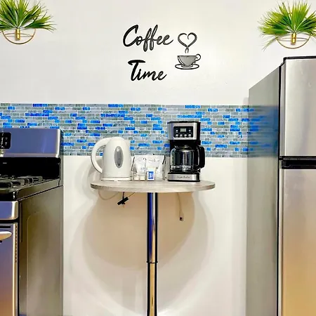 The Sapphire Haven - Your Old Brooklyn Oasis Awaits Families, Couples, Business Travelers Near Downtown With Parking, 300 Mb Wifi & Self Check-In Cleveland Exterior photo