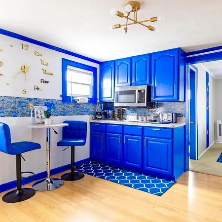 The Sapphire Haven - Your Old Brooklyn Oasis Awaits Families, Couples, Business Travelers Near Downtown With Parking, 300 Mb Wifi & Self Check-In Cleveland Exterior photo