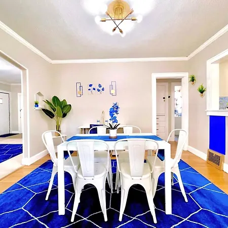 The Sapphire Haven - Your Old Brooklyn Oasis Awaits Families, Couples, Business Travelers Near Downtown With Parking, 300 Mb Wifi & Self Check-In Cleveland Exterior photo