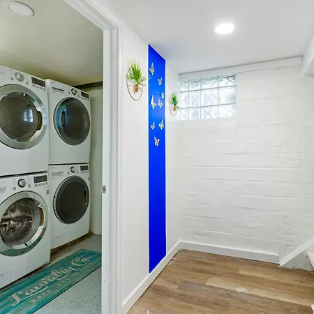 The Sapphire Haven - Your Old Brooklyn Oasis Awaits Families, Couples, Business Travelers Near Downtown With Parking, 300 Mb Wifi & Self Check-In Cleveland Exterior photo