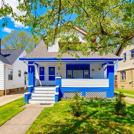 The Sapphire Haven - Your Old Brooklyn Oasis Awaits Families, Couples, Business Travelers Near Downtown With Parking, 300 Mb Wifi & Self Check-In Cleveland Exterior photo