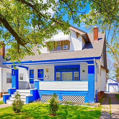 The Sapphire Haven - Your Old Brooklyn Oasis Awaits Families, Couples, Business Travelers Near Downtown With Parking, 300 Mb Wifi & Self Check-In Cleveland Exterior photo