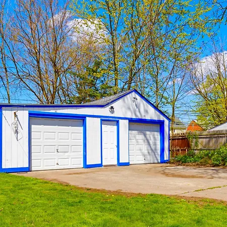 The Sapphire Haven - Your Old Brooklyn Oasis Awaits Families, Couples, Business Travelers Near Downtown With Parking, 300 Mb Wifi & Self Check-In Cleveland Exterior photo