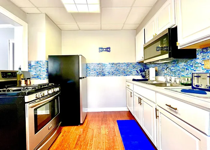 The Sapphire Haven - Your Old Brooklyn Oasis Awaits Families, Couples, Business Travelers Near Downtown With Parking, 300 Mb Wifi & Self Check-In