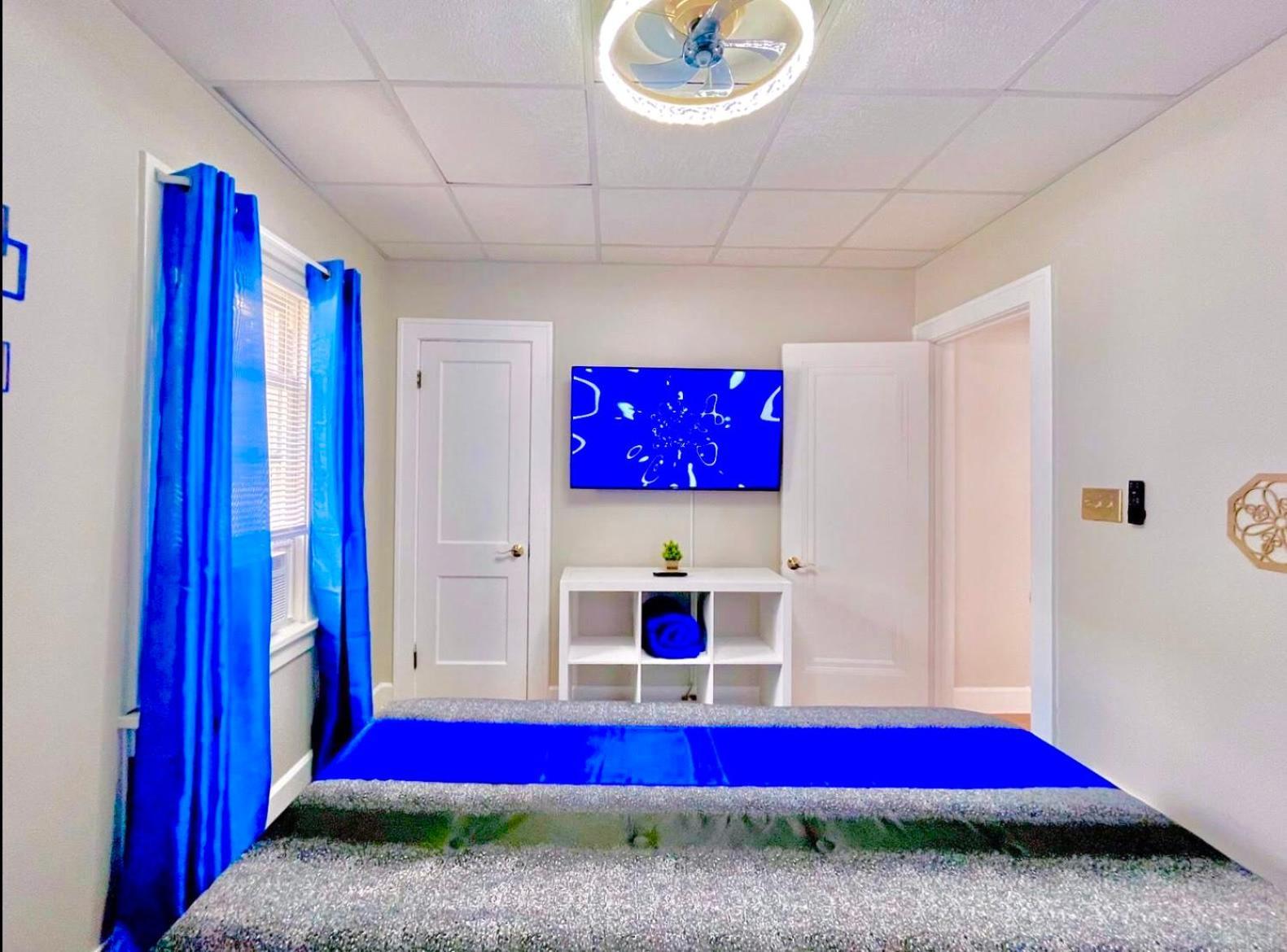 The Sapphire Haven - Your Old Brooklyn Oasis Awaits Families, Couples, Business Travelers Near Downtown With Parking, 300 Mb Wifi & Self Check-in Ferienhaus Cleveland