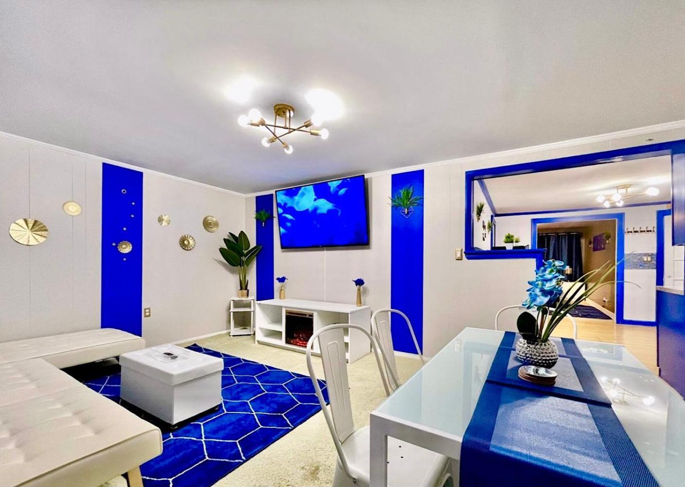 Ferienhaus The Sapphire Haven - Your Old Brooklyn Oasis Awaits Families, Couples, Business Travelers Near Downtown With Parking, 300 Mb Wifi & Self Check-in Cleveland