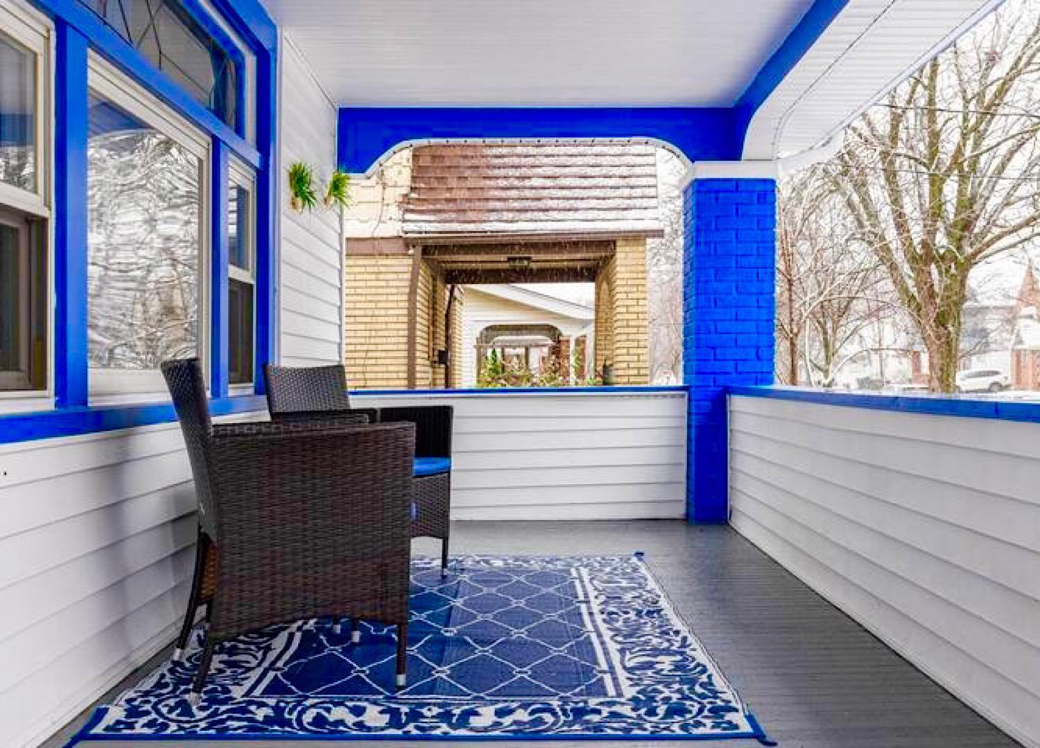 Ferienhaus The Sapphire Haven - Your Old Brooklyn Oasis Awaits Families, Couples, Business Travelers Near Downtown With Parking, 300 Mb Wifi & Self Check-in