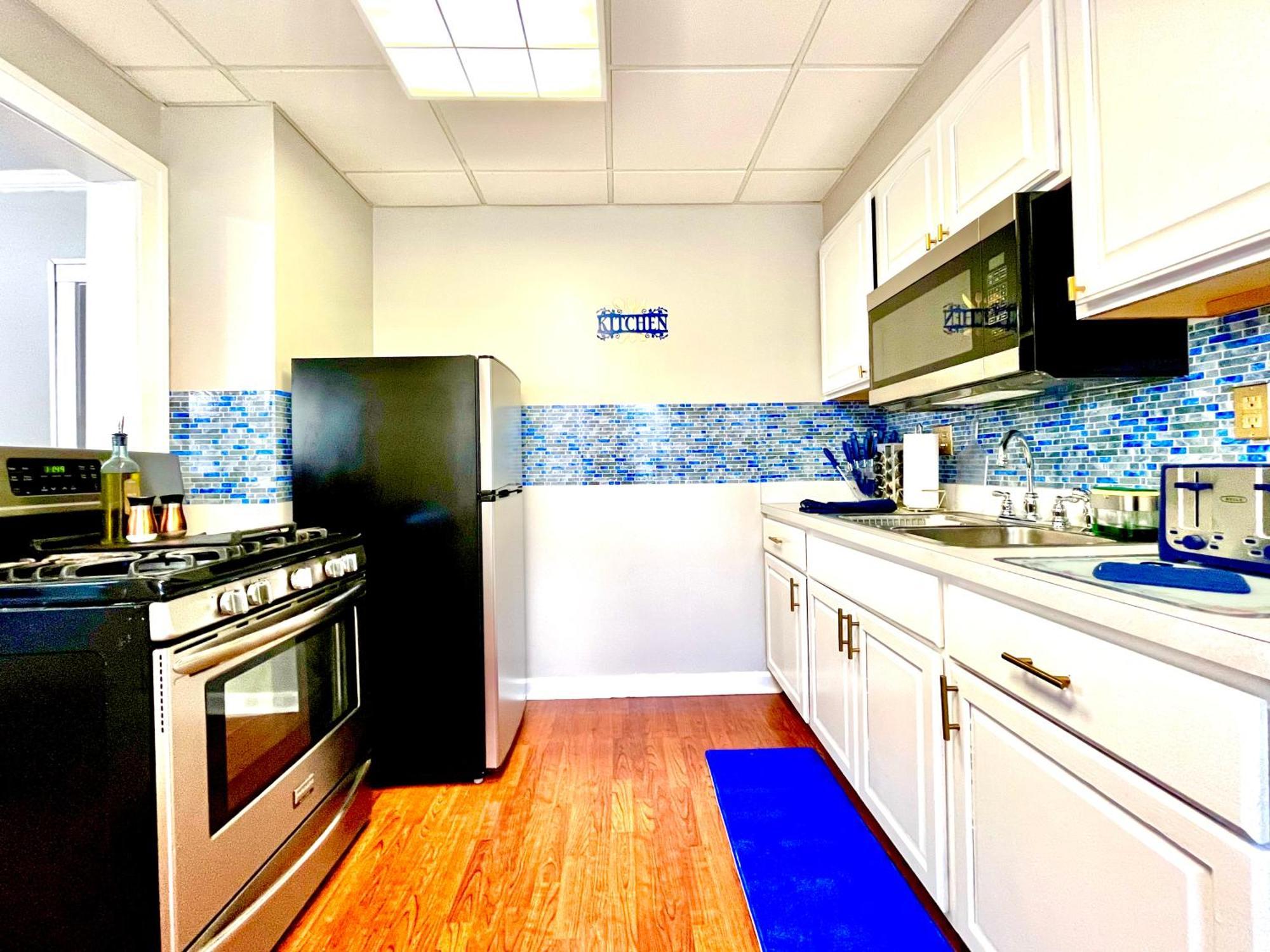 The Sapphire Haven - Your Old Brooklyn Oasis Awaits Families, Couples, Business Travelers Near Downtown With Parking, 300 Mb Wifi & Self Check-in Ferienhaus *