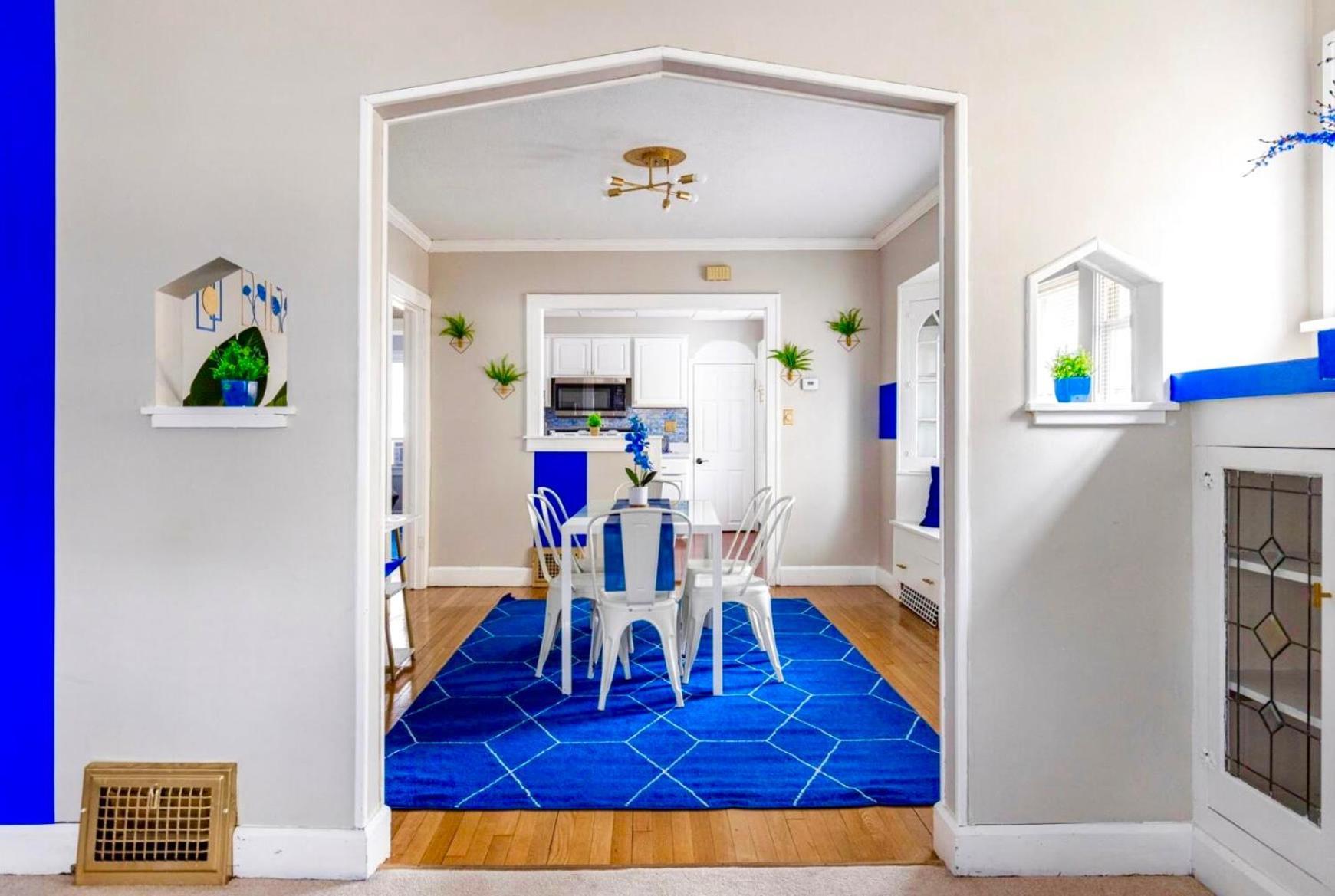 The Sapphire Haven - Your Old Brooklyn Oasis Awaits Families, Couples, Business Travelers Near Downtown With Parking, 300 Mb Wifi & Self Check-in Cleveland