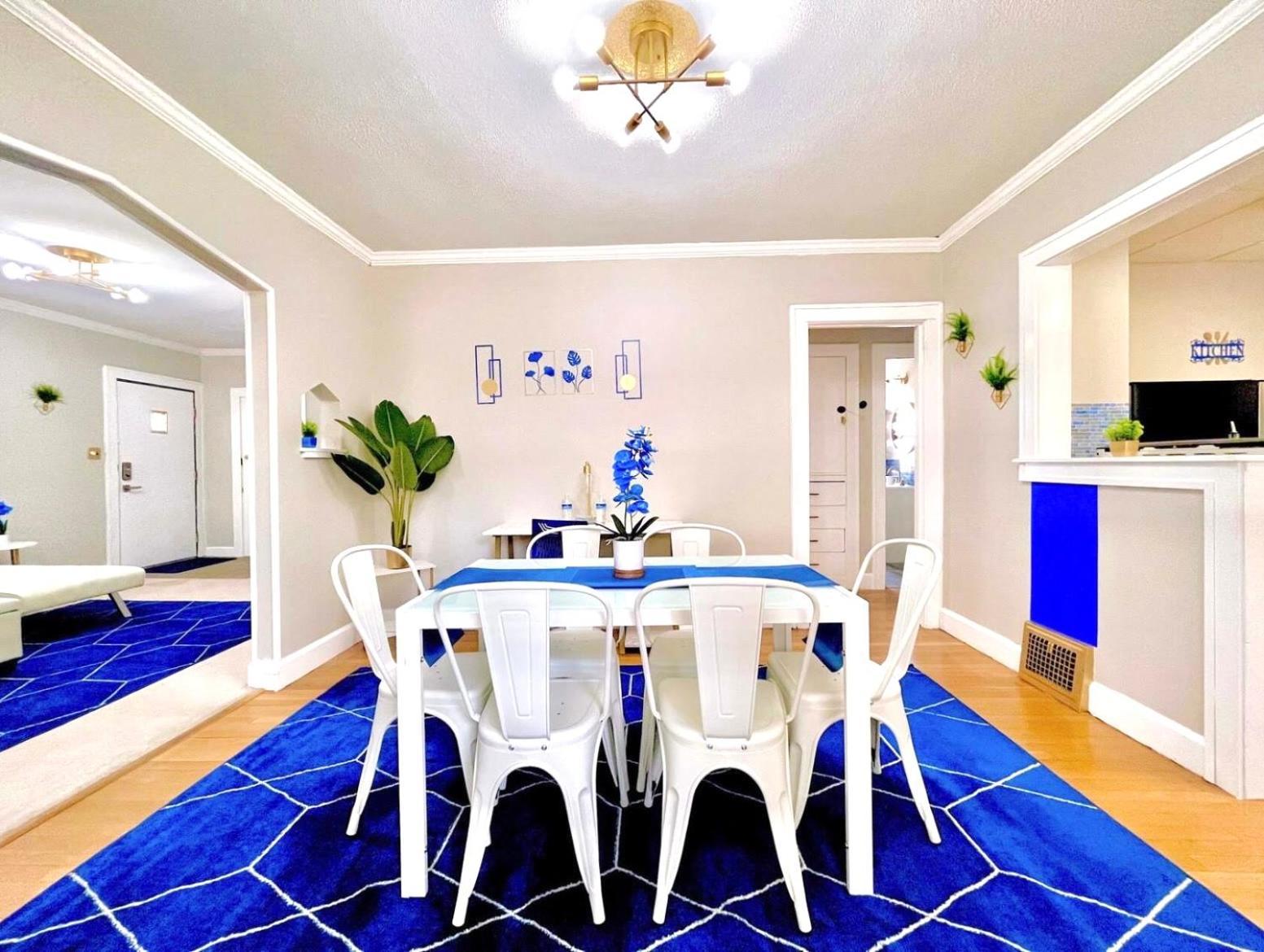 The Sapphire Haven - Your Old Brooklyn Oasis Awaits Families, Couples, Business Travelers Near Downtown With Parking, 300 Mb Wifi & Self Check-in Ferienhaus Cleveland