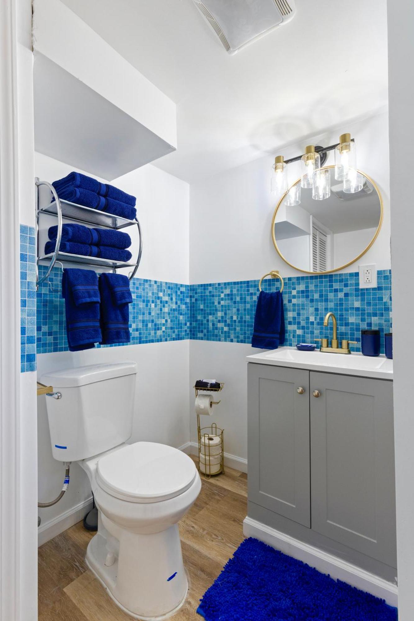 The Sapphire Haven - Your Old Brooklyn Oasis Awaits Families, Couples, Business Travelers Near Downtown With Parking, 300 Mb Wifi & Self Check-in Ferienhaus *