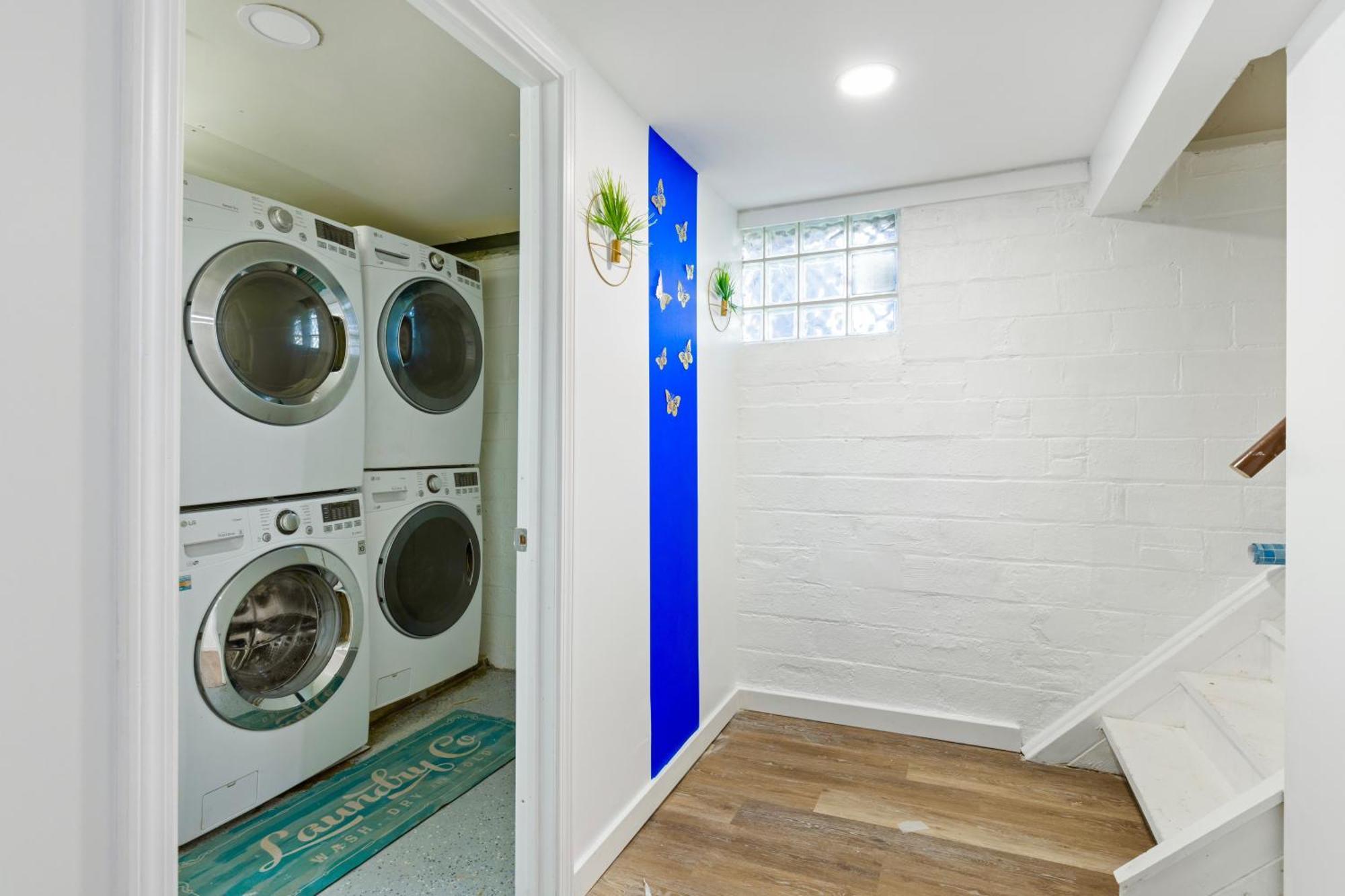 Ferienhaus The Sapphire Haven - Your Old Brooklyn Oasis Awaits Families, Couples, Business Travelers Near Downtown With Parking, 300 Mb Wifi & Self Check-in *