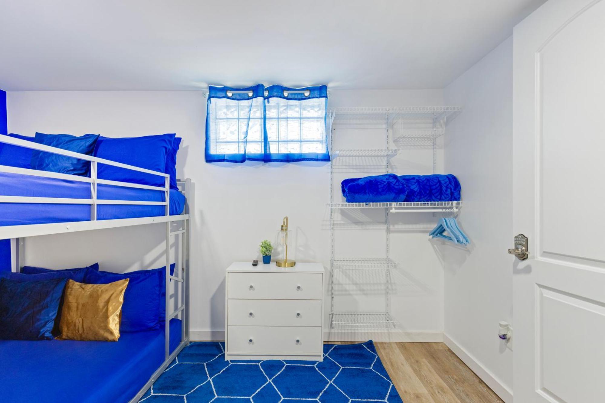 The Sapphire Haven - Your Old Brooklyn Oasis Awaits Families, Couples, Business Travelers Near Downtown With Parking, 300 Mb Wifi & Self Check-in Ferienhaus Cleveland