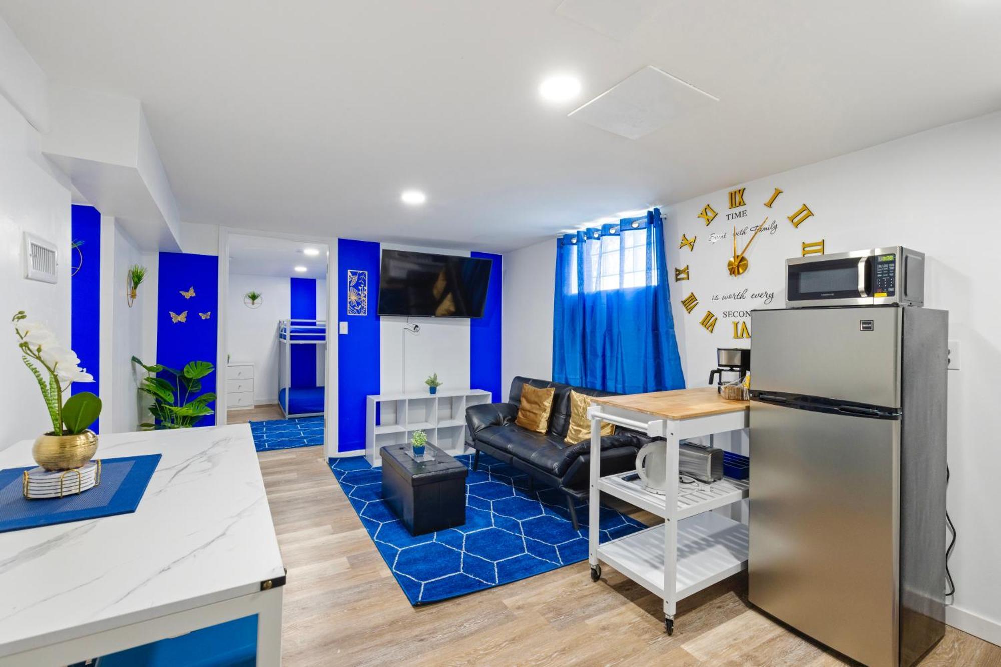 Ferienhaus The Sapphire Haven - Your Old Brooklyn Oasis Awaits Families, Couples, Business Travelers Near Downtown With Parking, 300 Mb Wifi & Self Check-in