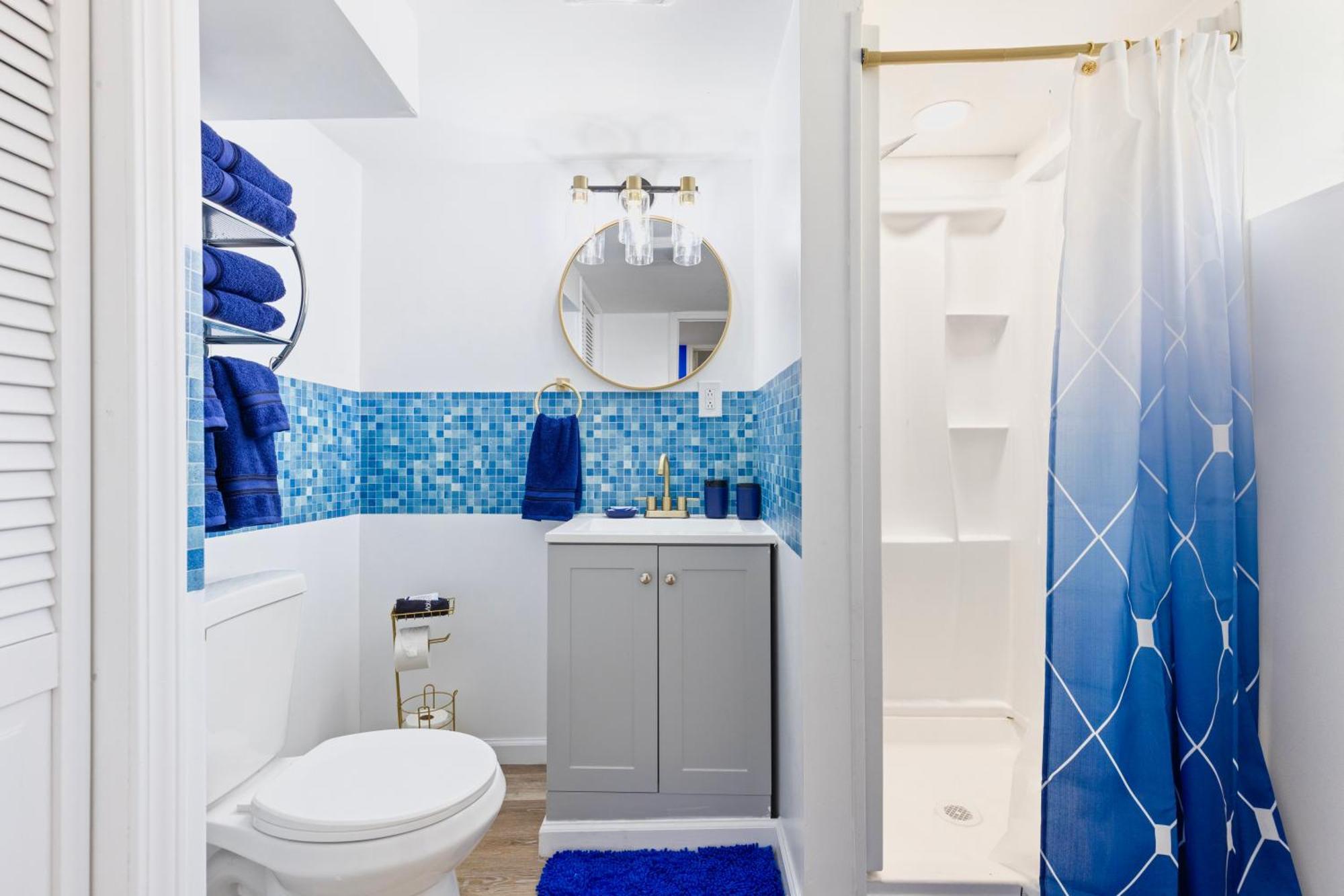 Ferienhaus The Sapphire Haven - Your Old Brooklyn Oasis Awaits Families, Couples, Business Travelers Near Downtown With Parking, 300 Mb Wifi & Self Check-in *