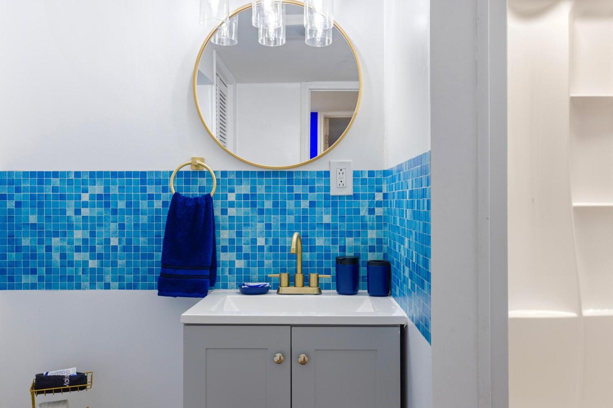 The Sapphire Haven - Your Old Brooklyn Oasis Awaits Families, Couples, Business Travelers Near Downtown With Parking, 300 Mb Wifi & Self Check-in Ferienhaus Cleveland