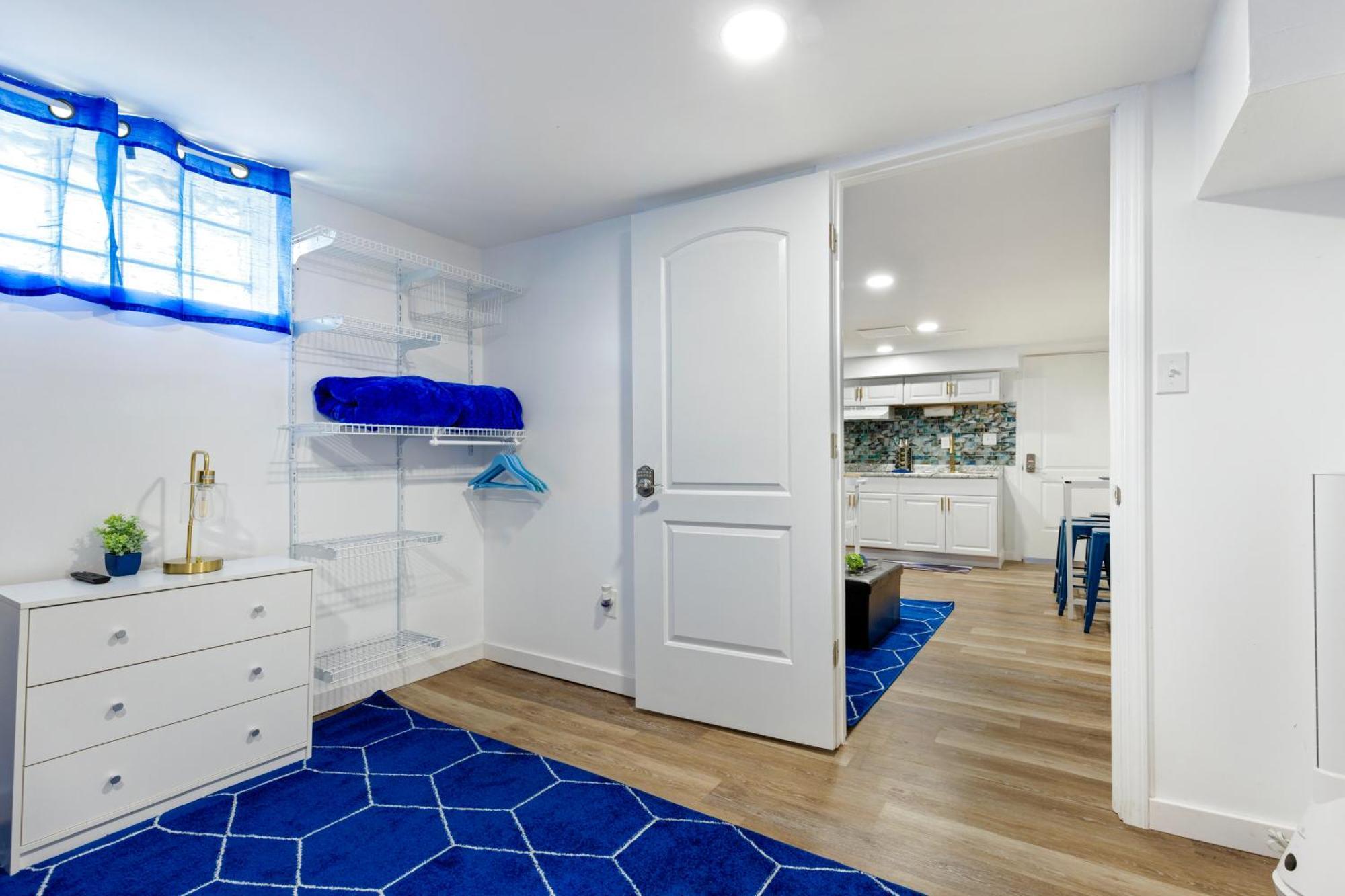 The Sapphire Haven - Your Old Brooklyn Oasis Awaits Families, Couples, Business Travelers Near Downtown With Parking, 300 Mb Wifi & Self Check-in Ferienhaus